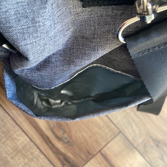 Leke Diaper Bag/bottle cooler - Picture 6 of 6